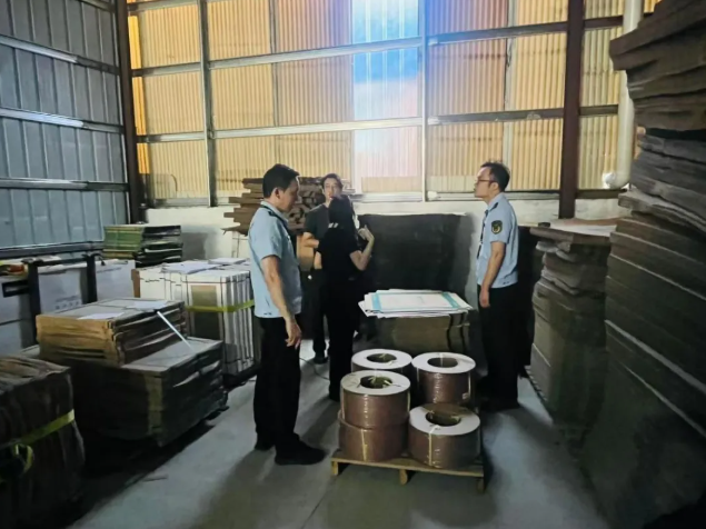 星空综合体育网页版广东佛山摧毁一处冒充瓷砖制售窝点